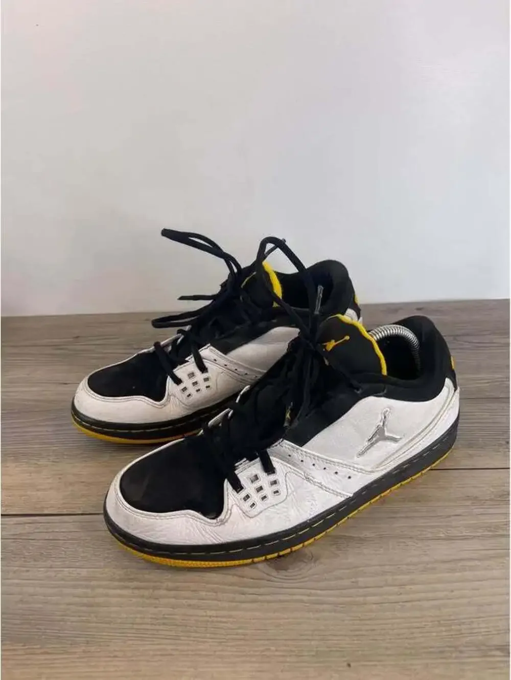 Jordan TE 2 Low Mens 9 White Black Maize Yellow Sneakers 350610-106